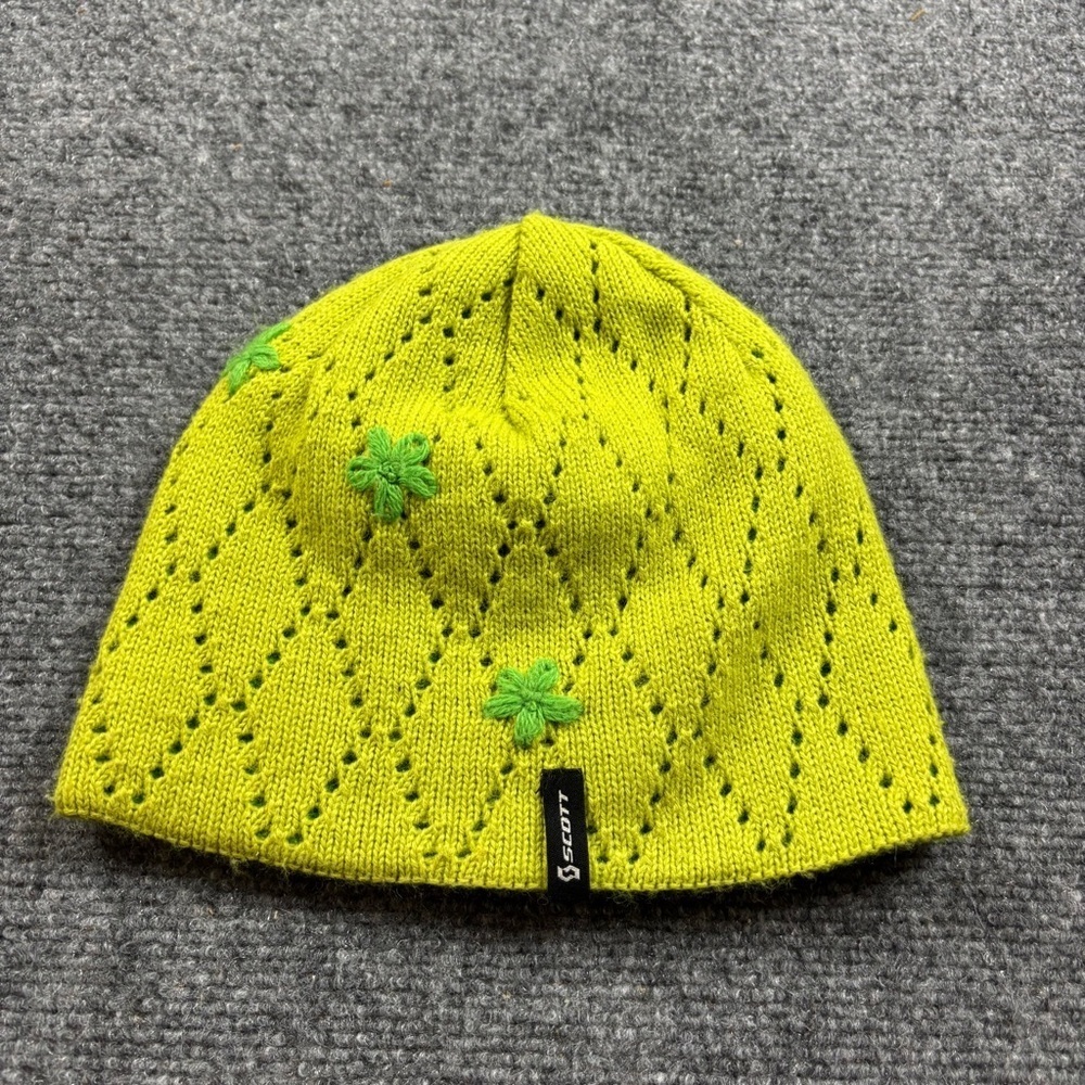 SCOTT Women’s Green Flower Reversible Knit Beanie One Size Fits Most